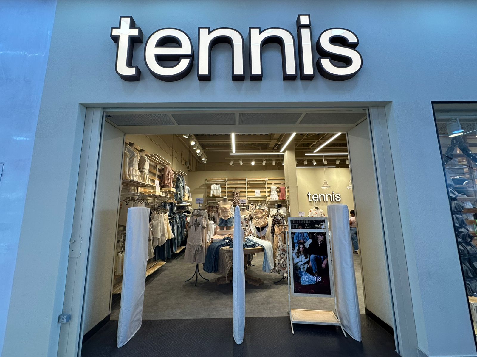 Fondo tienda Tennis